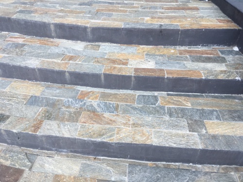 Плитка из Златолита Уральского для лестницы купить в Омской области