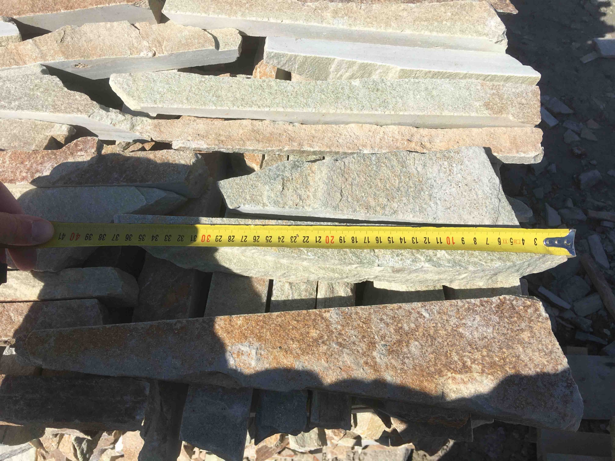 Горбушка златолит золотистый для облицовки купить в Омской области