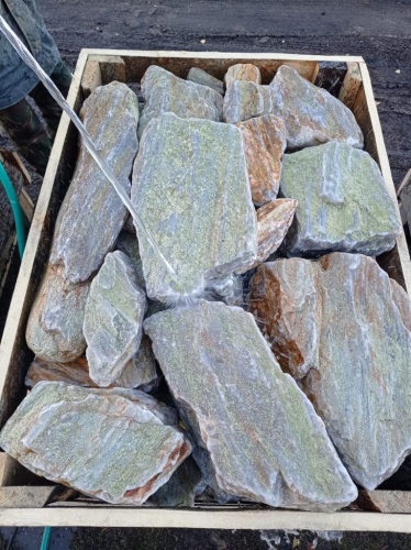 Златолит жёлтый, жёлто-зелёный глыбки и валуны для ланшафтного дизайна купить в Омской области