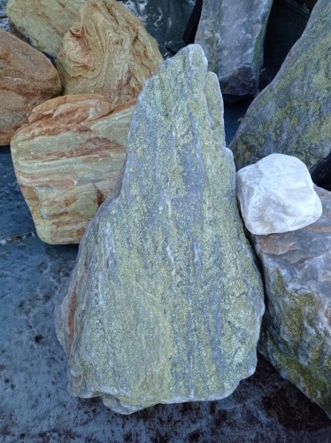 Златолит жёлтый, жёлто-зелёный глыбки и валуны для ланшафтного дизайна купить в Омской области