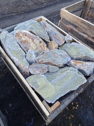 Златолит жёлтый, жёлто-зелёный глыбки и валуны для ланшафтного дизайна купить в Омской области