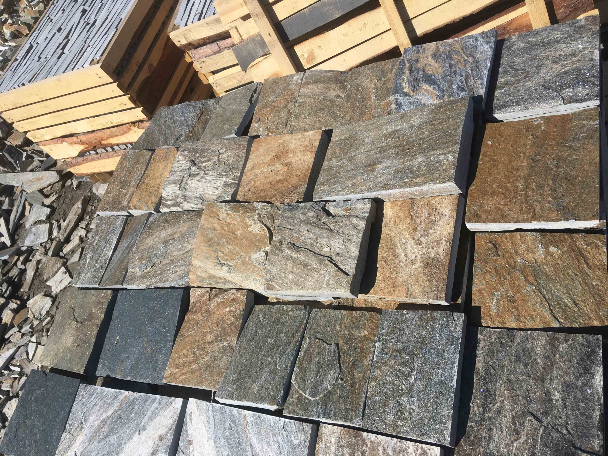 Плитка пилёная златолит Уральский для фасада купить в Омской области