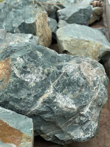 Камни для ландшафтного дизайна зелёные 10-60 килограмм купить в Омской области