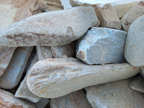 Златолит жёлтый, жёлто-зелёный глыбки и валуны для ланшафтного дизайна купить в Омской области