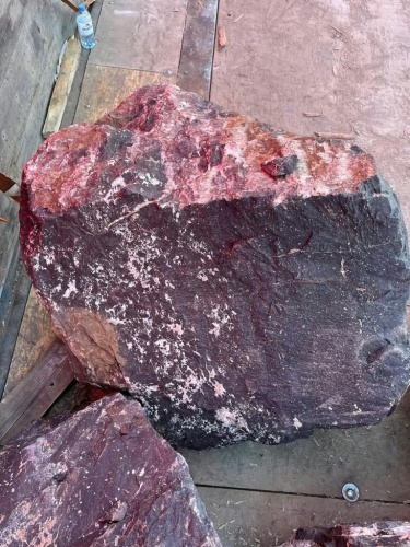 Камни для ландшафтного дизайна красно-фиолетовые 10-60 килограмм купить в Омской области