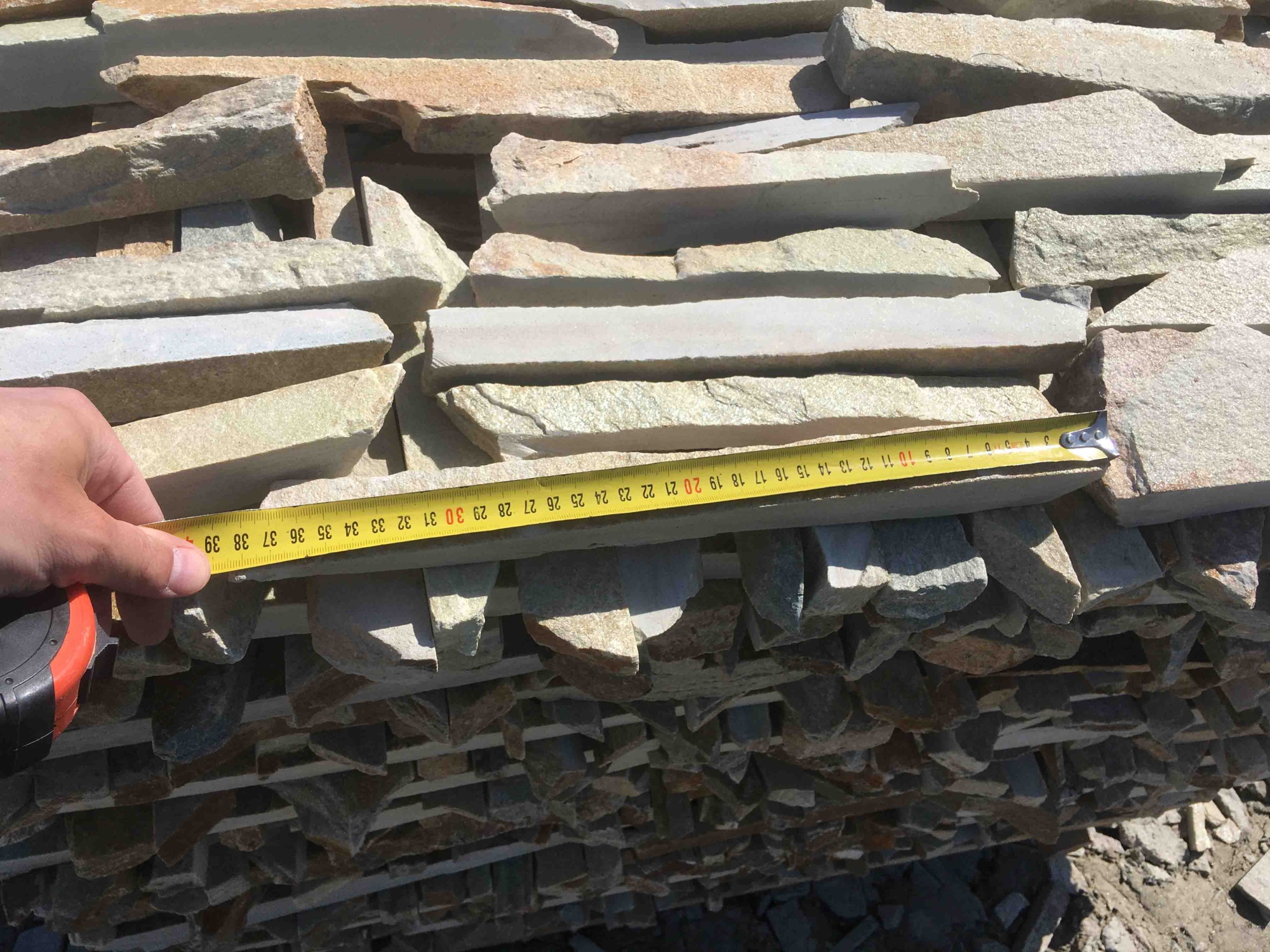 Горбушка златолит золотистый для облицовки купить в Омской области