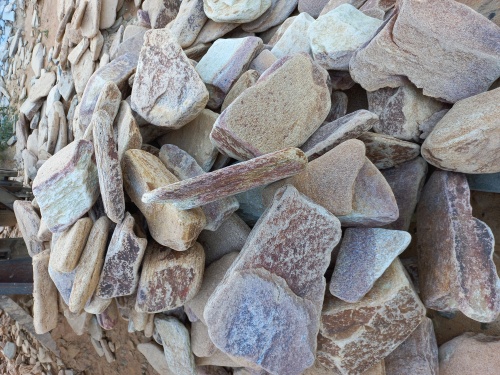 Златолит жёлтый, жёлто-зелёный глыбки и валуны для ланшафтного дизайна купить в Омской области