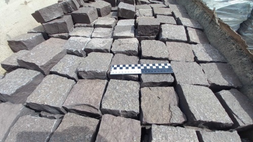 Лемезит колотая брусчатка 10 * 10 см. для парковки купить в Омской области