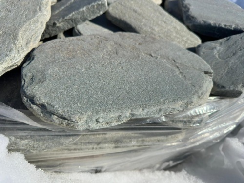 Плитняк златолит зелёный галтованный для мощения на бетон купить в Омской области