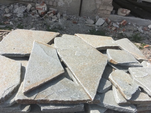 Златолит серебристый галтованный для цоколя купить в Омской области