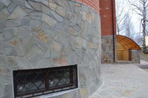 Плитняк златолит Уральский для цоколя, отмостки купить в Омской области